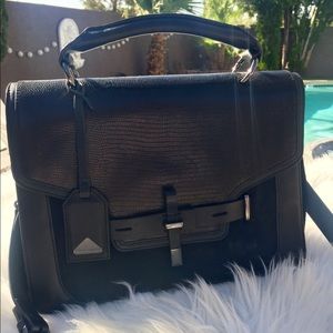 🎊 H P 🎊 CLASSIC VINCE CAMUTO HANDBAG 👜